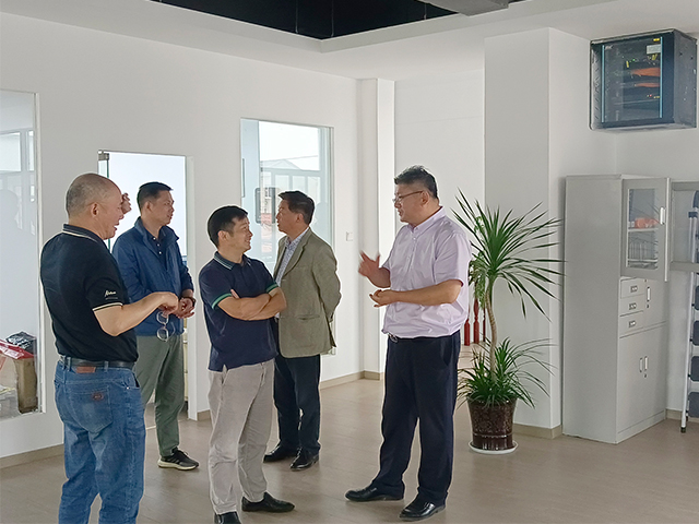 南信大人工智能學(xué)院副院長李春彪來我公司考察指導(dǎo)(圖1)